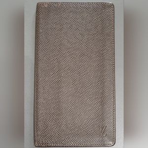 100% Authentic Louis Vuiton Brown Taiga Bifold Wallet